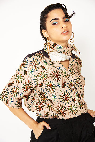 花火柄シャツ(ベージュ)
