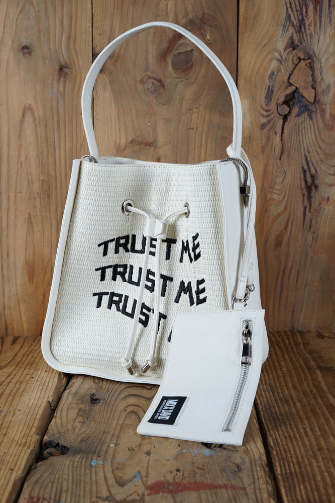 TRUST ME 雑材バッグ