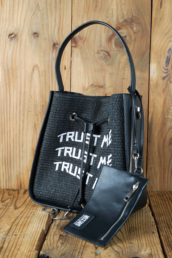TRUST ME 雑材バッグ